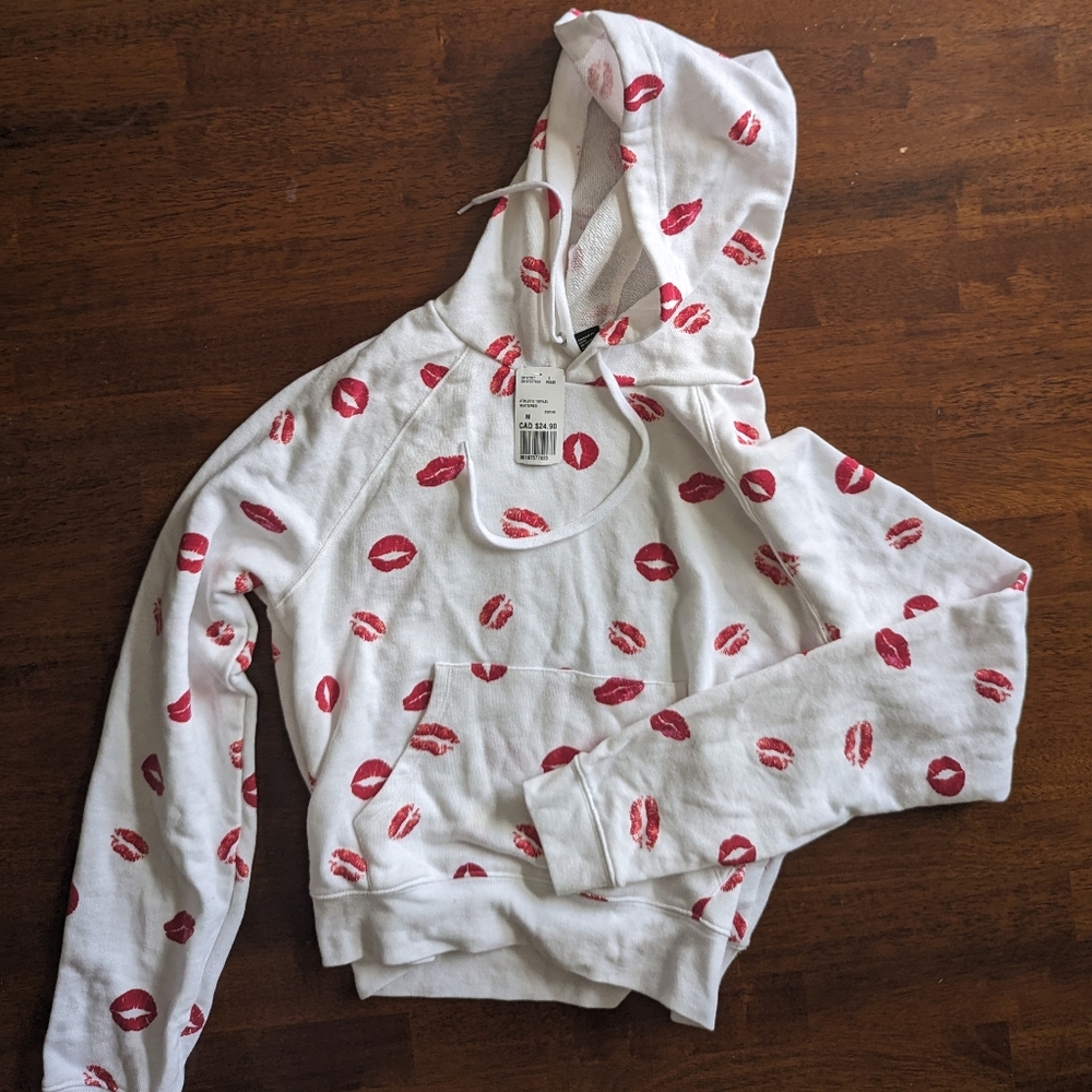 Forever 21 White with kiss print cropped hoodie (med)
